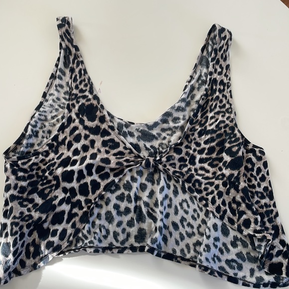 VS Yoga Leopard Tank - Picture 3 of 4